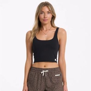 VUORI daily crop tank with built in bra black size small